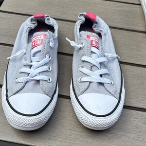 Converse women’s Sneakers in Gray with Pink